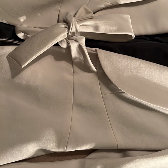 Limited cream blazer size Medium - Picture 2 of 2